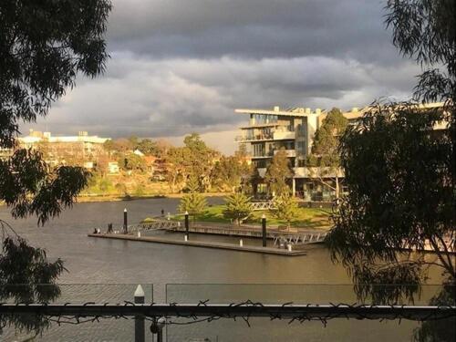 Marina View Apartment On The Maribyrnong River, Melbourne المظهر الخارجي الصورة